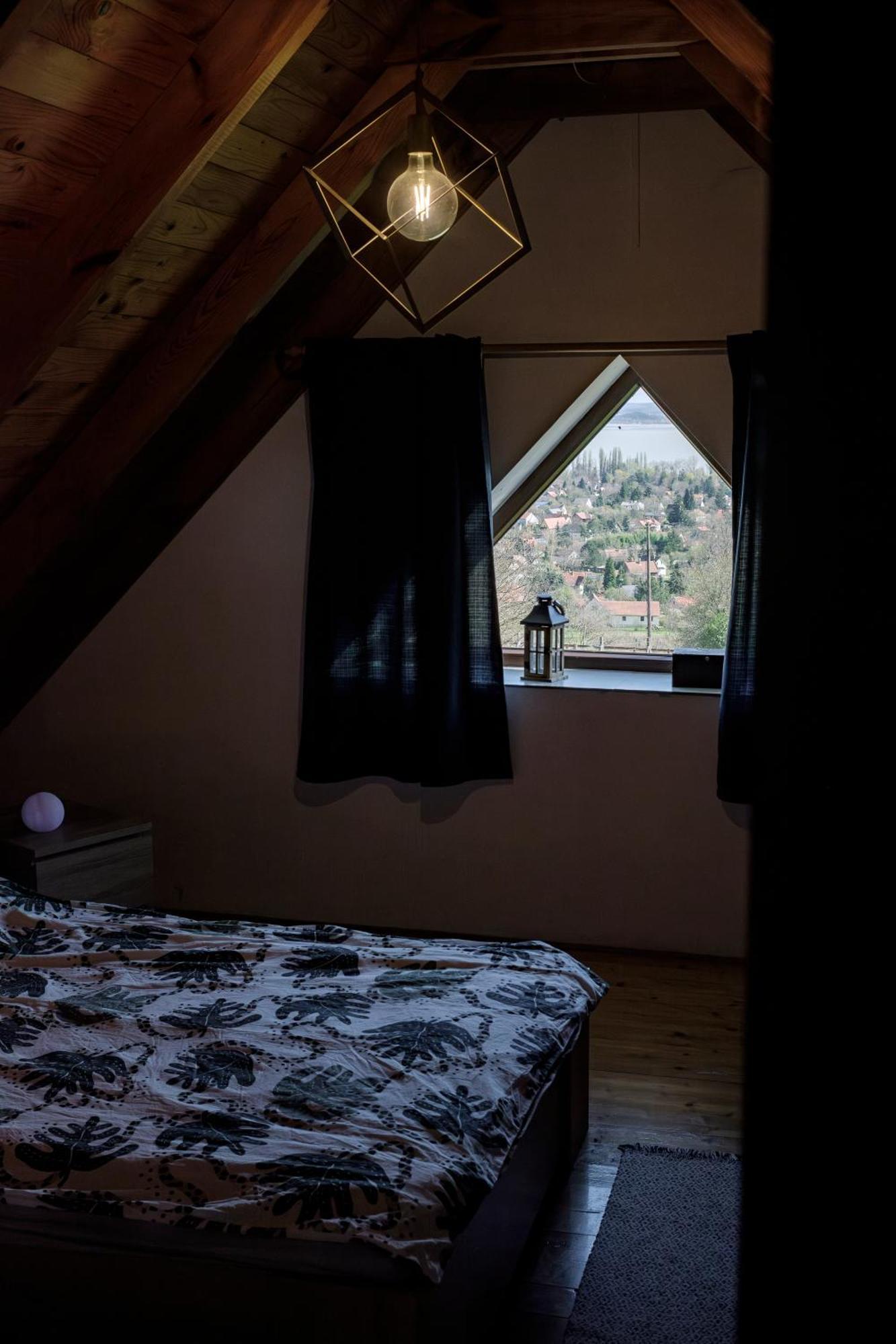 Ábrahámhegyi panorama hideout Villa Bagian luar foto